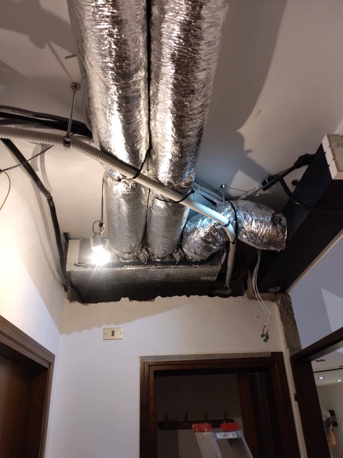 macera-temoidraulica-impianto-condizionamento-canalizzato-bocchette-villa-milano (2)