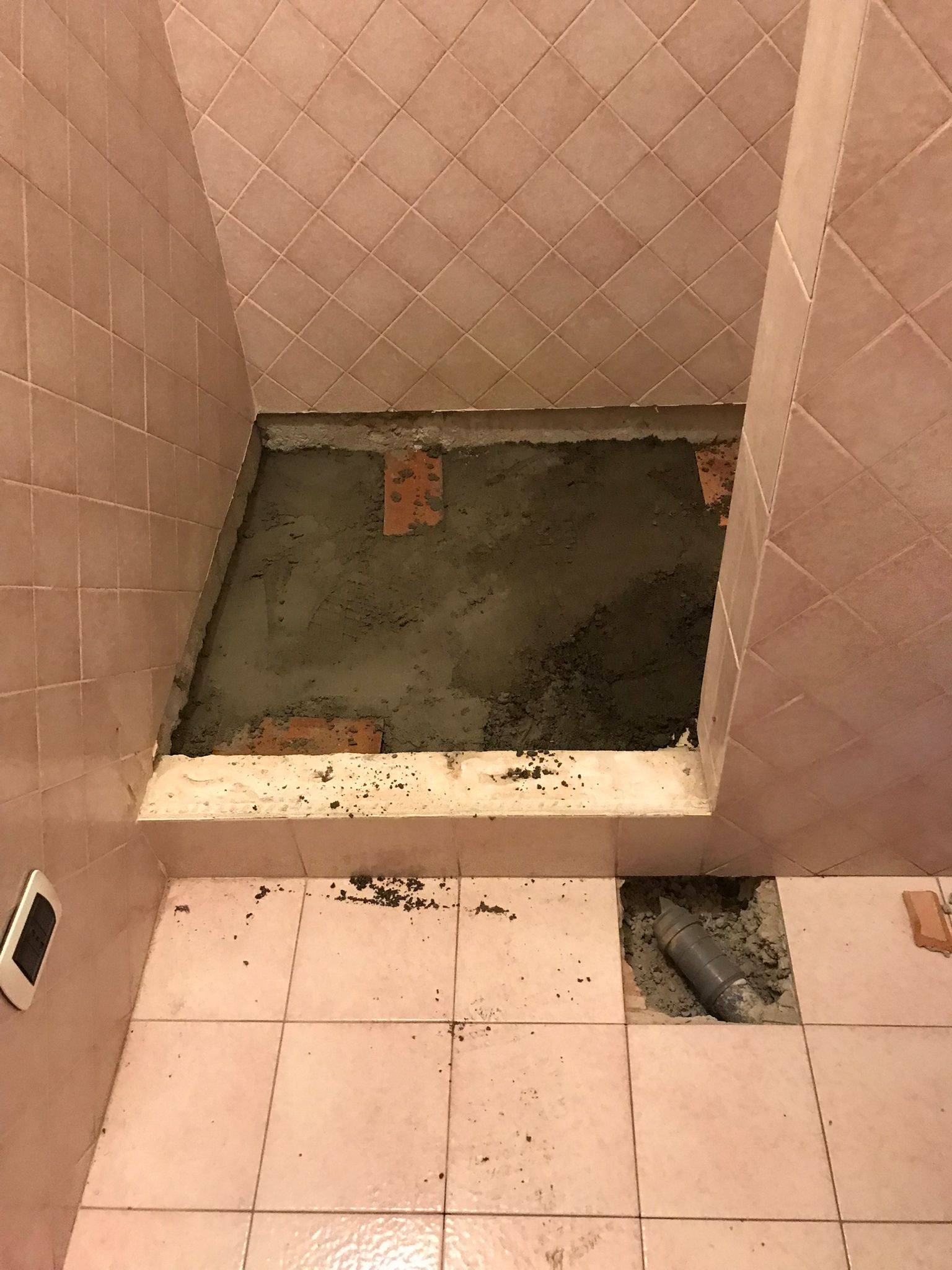 macera-termoidraulica-sostituzione-piatto-doccia-appartamento-milano (2)