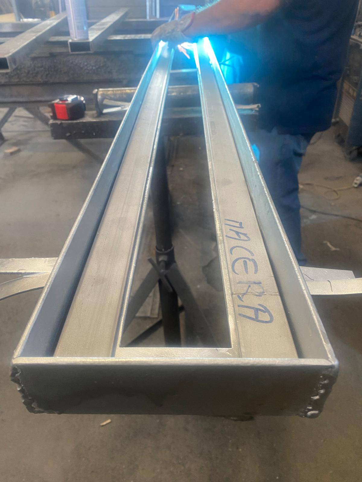 macera-termoidraulica-installazione-griglia-drenaggio-capannone-industriale-milano (3)