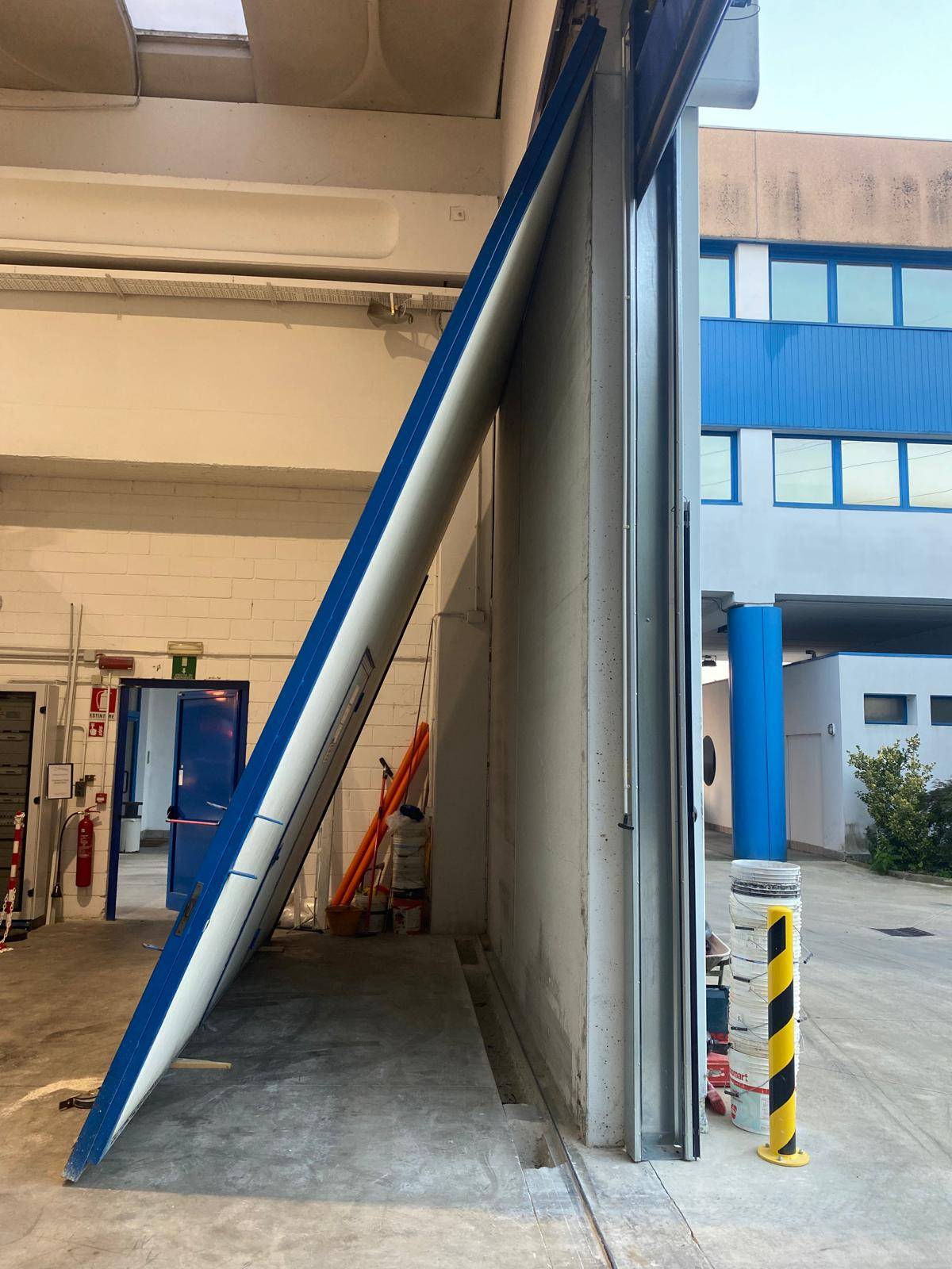 macera-termoidraulica-installazione-griglia-drenaggio-capannone-industriale-milano (7)