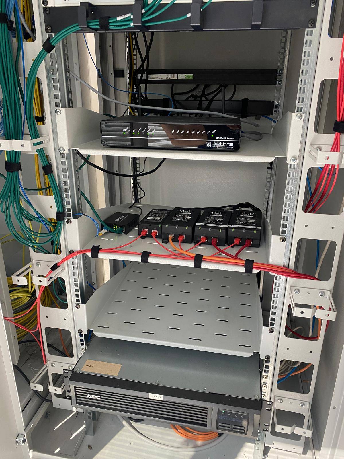 macera-termoidraulica-sistemazione-cablaggio-rete-locale-azienda-milano (4)
