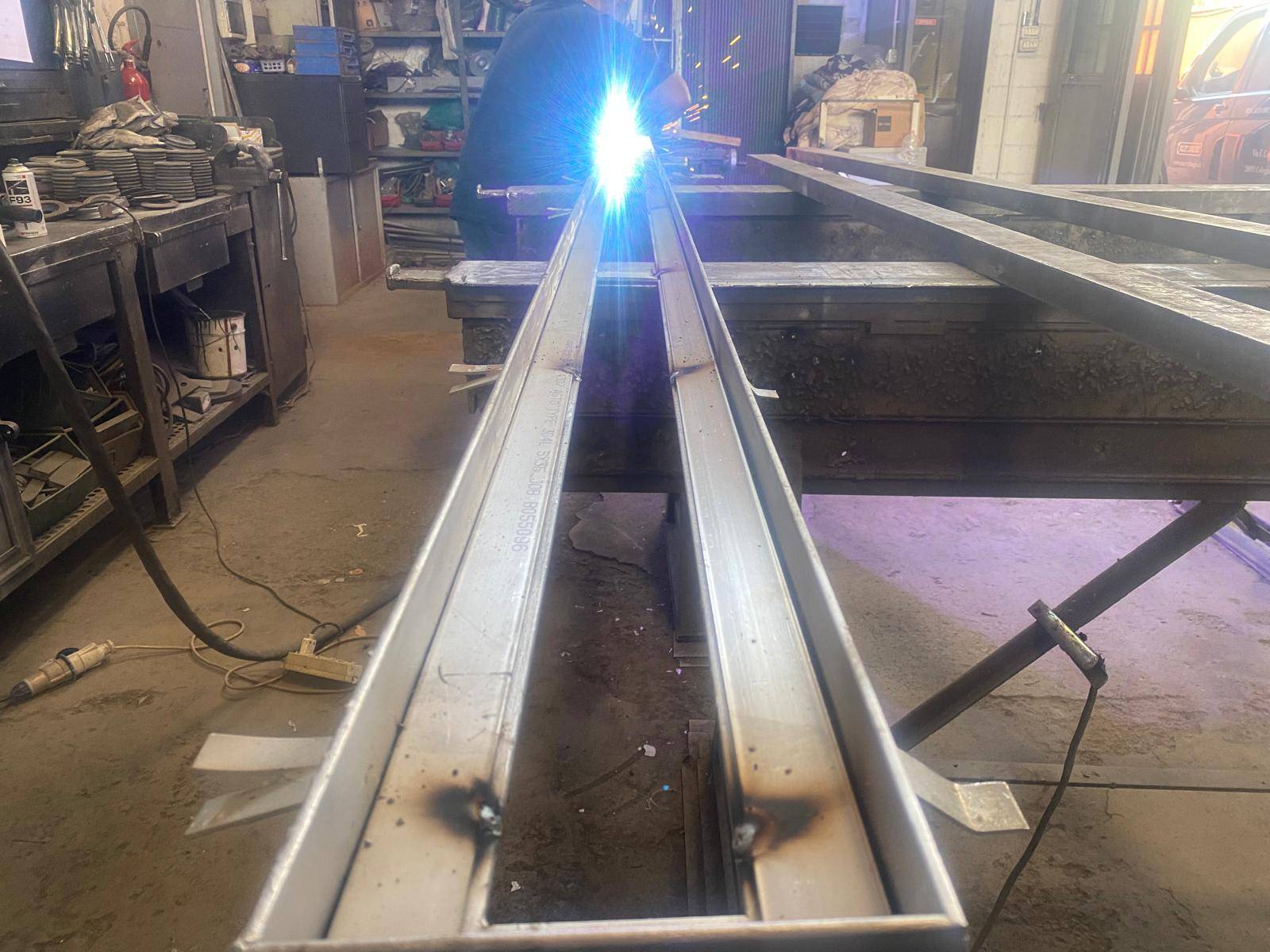 macera-termoidraulica-installazione-griglia-drenaggio-capannone-industriale-milano (6)